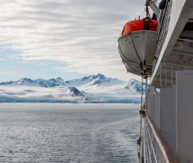 Embarquez pour une croisière polaire d’exception au cœur des glaces